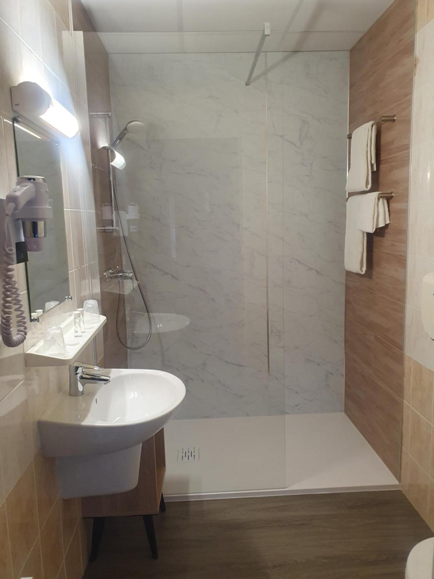 Hotel Salea Pornic Buitenkant foto